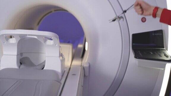 医用磁共振成像设备无铁物体可插入磁共振隧道内