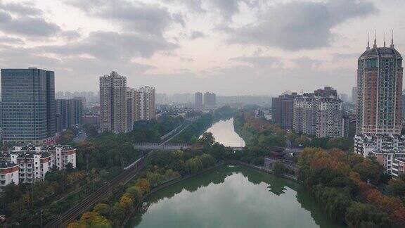 城市与河流