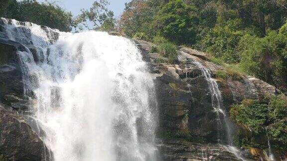 宁静的瀑布溪流瓦奇拉坦瀑布泰国