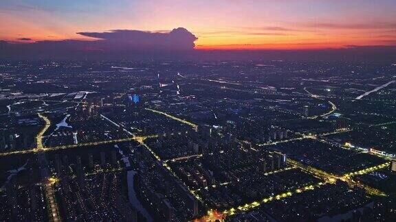 杭州日落时分城市的鸟瞰图