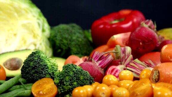 各种新鲜蔬菜和水果