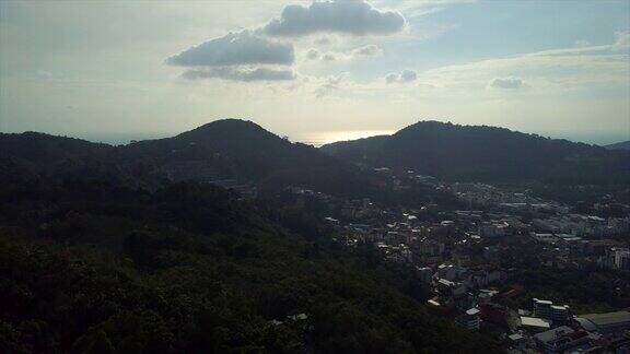 晴天多云的天空普吉岛海岸线空中全景4k泰国