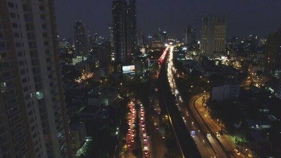 空中夜景的灯光在摩天大楼泰国曼谷