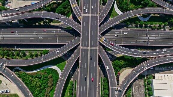 城市高速公路立交桥鸟瞰图