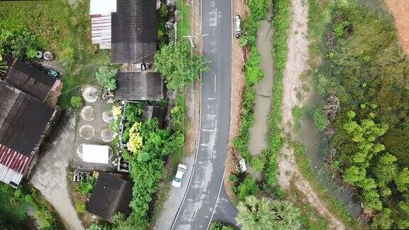 无人机拍摄的乡村道路