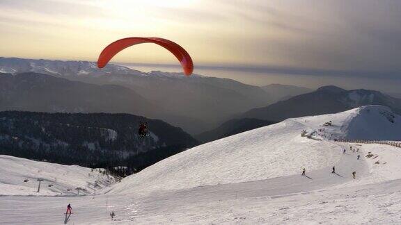 跳伞极限运动冬季飞行