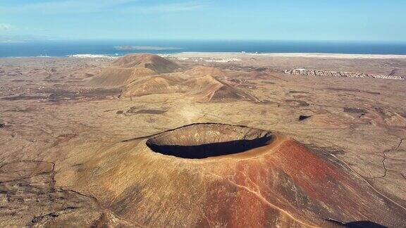 宏都火山口鸟瞰图Fuerteventura西班牙巴尤约火山
