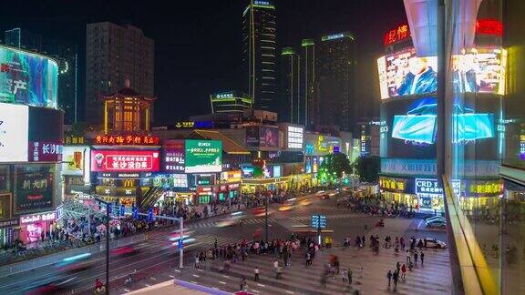 长沙市市中心夜间时间照明著名的交通拥挤十字路口屋顶全景时间间隔4k中国