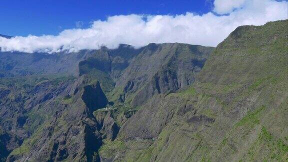 留尼汪岛Mafate山的4K鸟瞰图