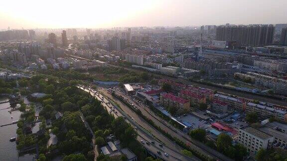 航拍日落下济南城市景观全景图