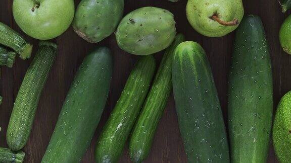 饮食概念:下面直接拍摄绿色水果和蔬菜排毒饮食健康饮食