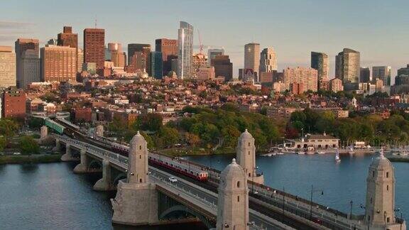 扫描无人机拍摄波士顿飞过朗费罗大桥