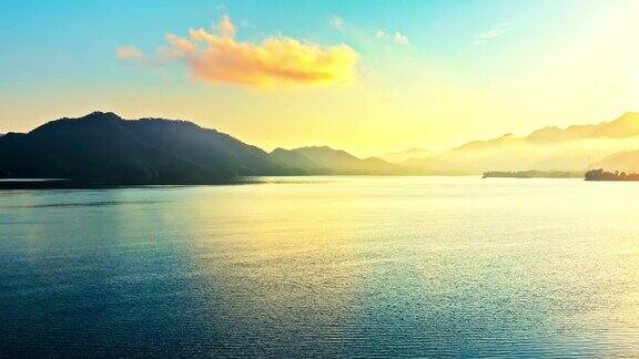日落时分杭州美丽的湖泊自然风光