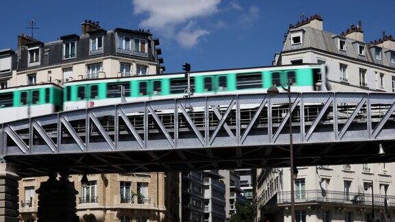 巴黎地铁高架列车
