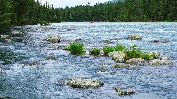 新疆河流自然景观优美
