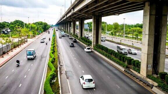 泰国曼谷收费公路下高速公路交通的时间流逝