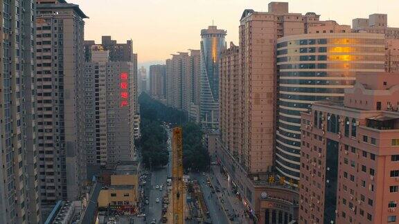 鸟瞰图的城市景观日落西安中国