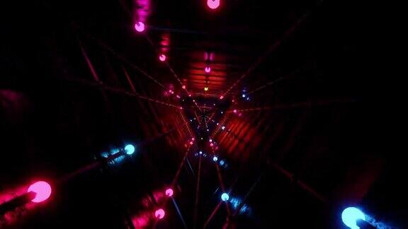 明亮的霓虹灯三角隧道与明亮闪烁的五颜六色的灯光在隧道LoopVJBloom4K
