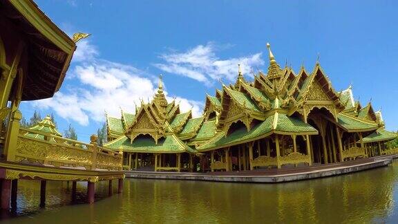泰国美丽的水上寺庙