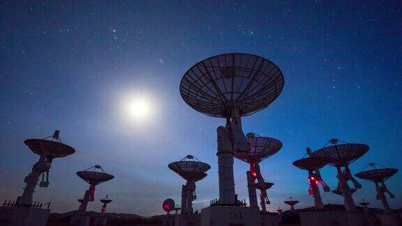 晚上的无线电望远镜时间流逝