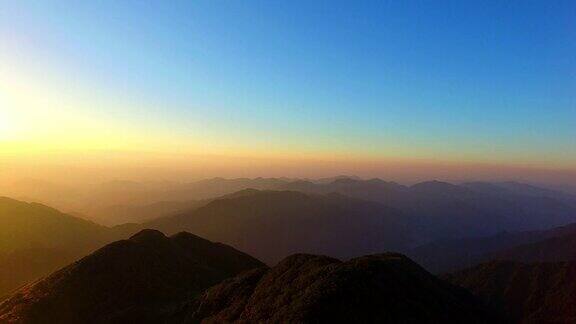 喀斯特地区的夕阳