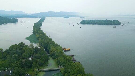 无人机拍摄的阴天杭州西湖中国