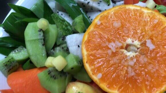 水果和蔬菜切片健康奶昔