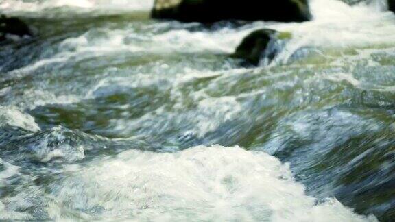 流动的河流