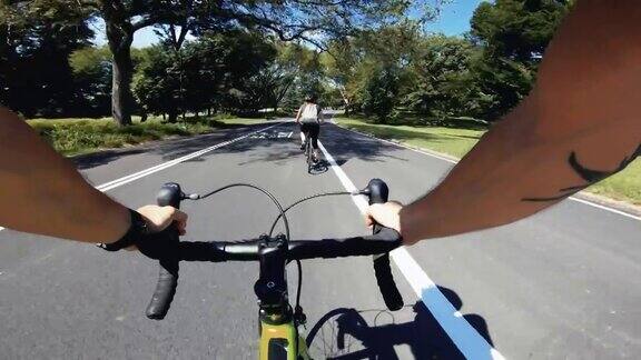 在美国旅行:POV自行车骑行与公路赛车在纽约