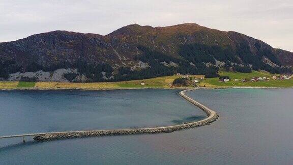 鸟瞰现代跨海大桥到挪威的岛屿