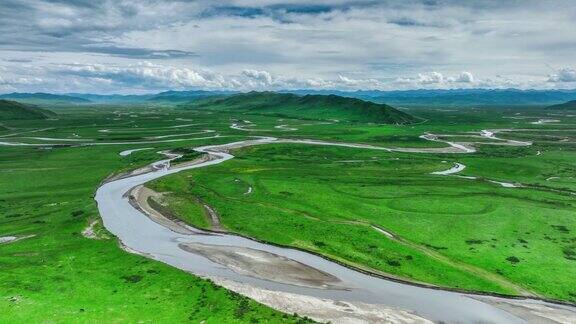 这条河蜿蜒在若尔盖草原上