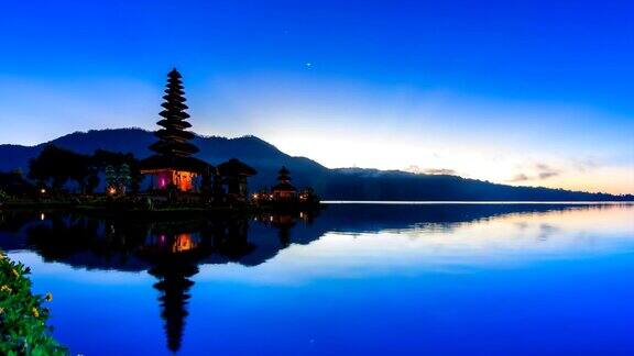 PuraUlunDanuBratanTempleOnWater印度尼西亚巴厘岛地标旅游胜地