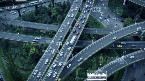 自动驾驶与移动的汽车的道路交叉口鸟瞰图