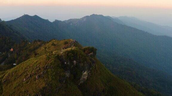 泰国清莱省著名的山地旅游景点帕唐山的鸟瞰图