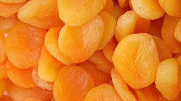 黄色杏干的特写美味的素食甜点选择