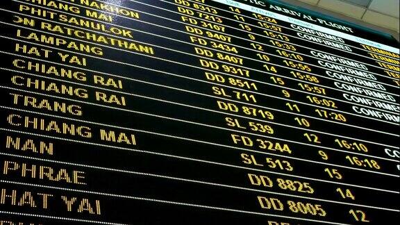 4kLED数字机场航班信息状态板显示目的地航空公司航班号码和航班状态的起飞和到达机场航站楼旅游和运输