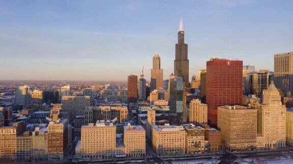 冬天早晨芝加哥的城市金色的小时鸟瞰图美国