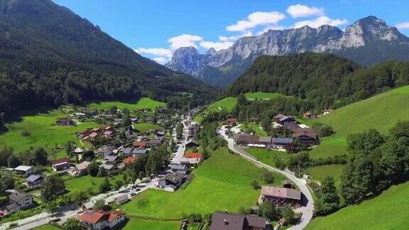 巴伐利亚阿尔卑斯山的拉姆绍山村