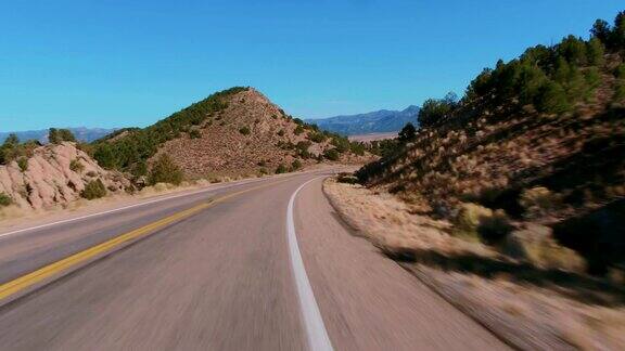 犹他州惊人的乡村道路-POV驾驶