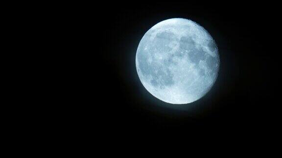 夜间蓝月亮的特写视频4k地球卫星的真实视频