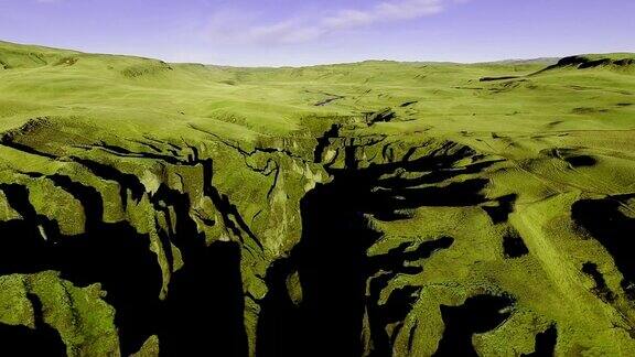 镜头-无人机拍摄的冰岛Fjadrargljufur峡谷的鸟瞰图-4K