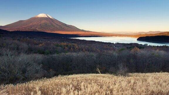4K时光流逝:富士山和山中湖山梨县日本