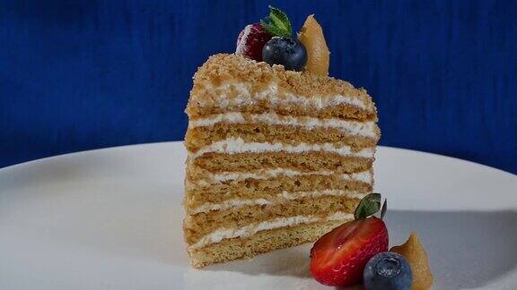 草莓分层蛋糕彩虹蛋糕近分层蛋糕草莓蛋糕短
