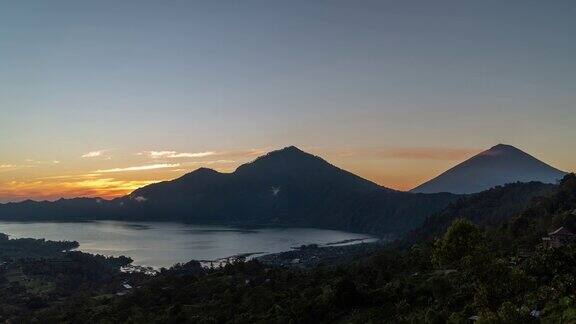 巴图尔火山日出