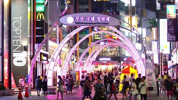 韩国釜山夜间购物街