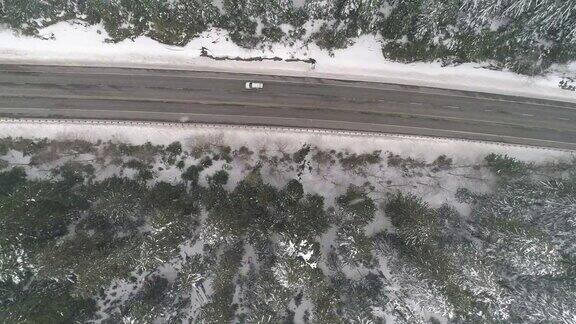 驾驶雪山路雪危险空中