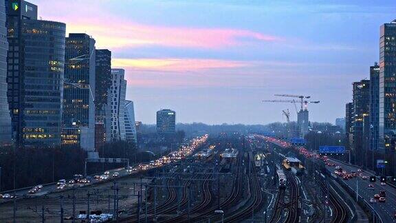 高速公路穿过阿姆斯特丹商业区