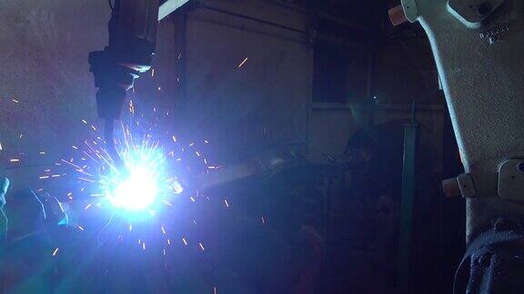 用于工厂制造汽车工业零件的机械臂焊机技术4k的决议