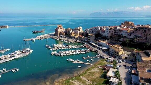 CastellammaredelGolfo镇(Castellammare海湾)在地中海上特拉帕尼西西里岛意大利意大利西西里岛特拉帕尼省的戈弗堡镇