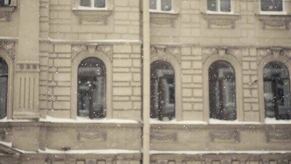 公寓大楼在Snowfallpan